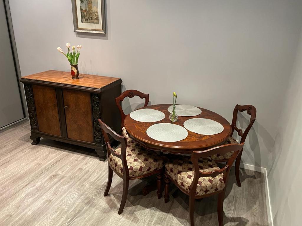 Center Apartment *