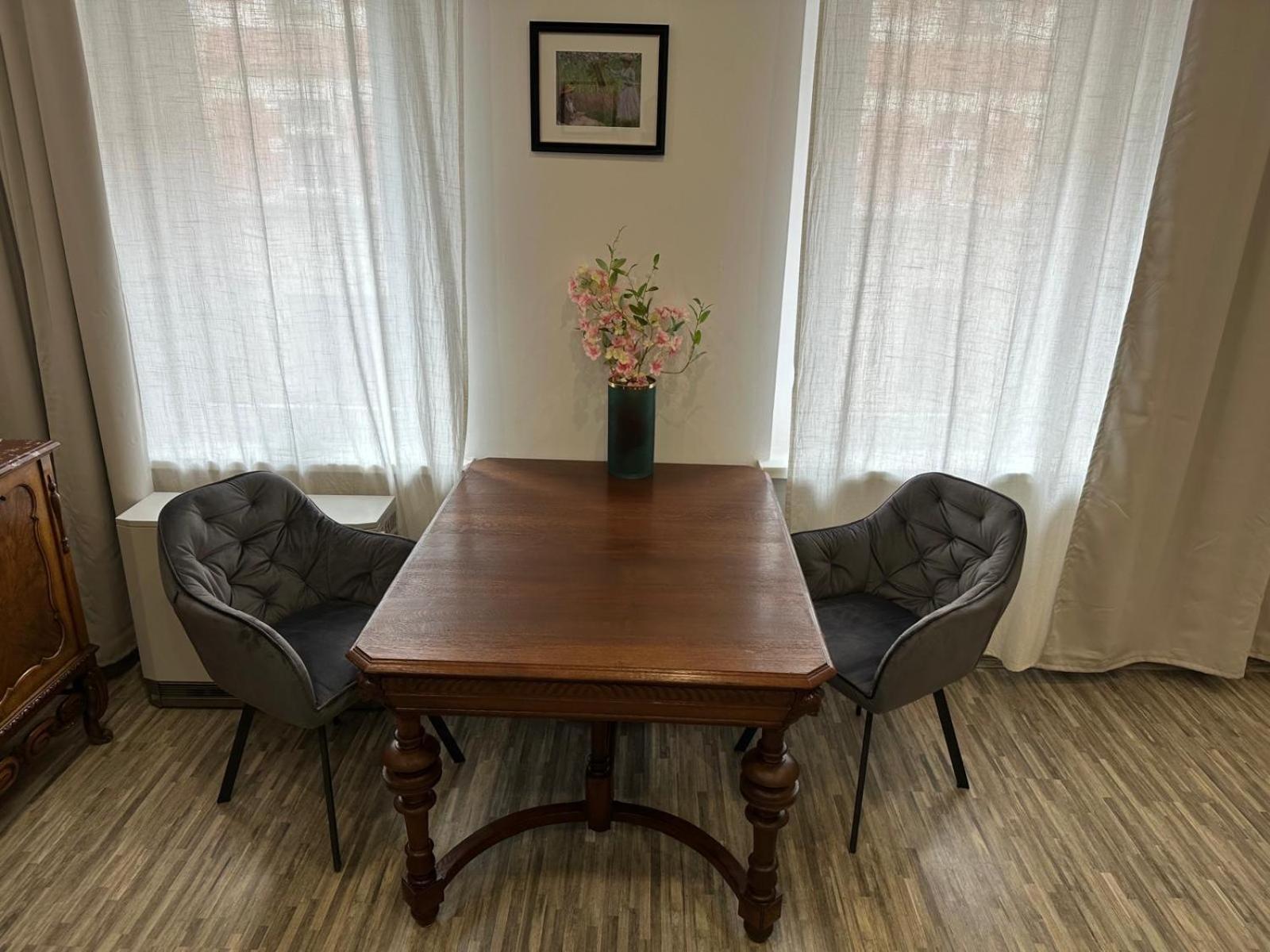 Center Apartment *